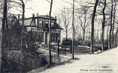 6868 Gezicht op de burgemeesterswoning aan de Kerkdijk te Achttienhoven uit het noordoosten.N.B. De straatnaam Kerkdijk ...